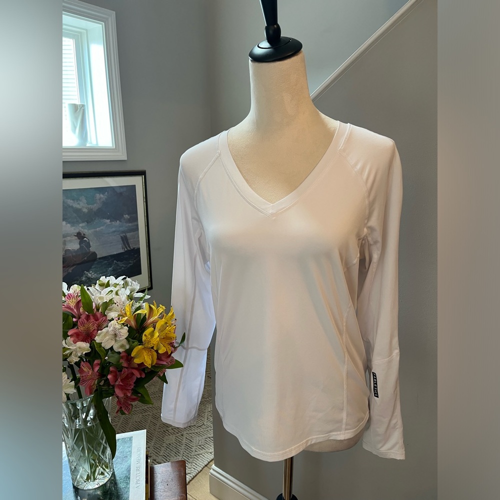 FABLETICS Top Work Out Wear “Phoenix” Long Sleeve V-Neck Double Stitch Seams